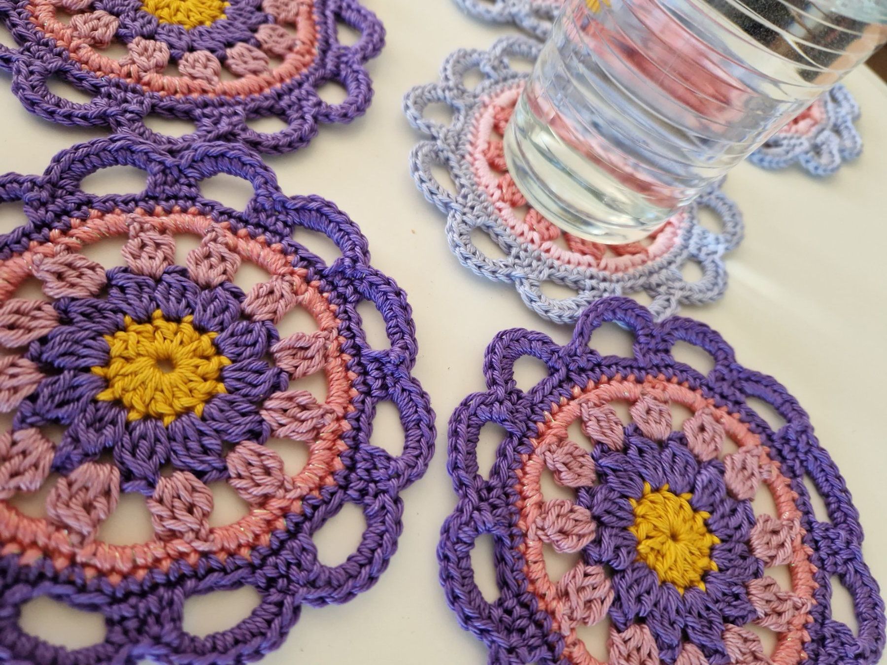 Tutte le decorazioni: Handgemachte Untersetzer Coaster Glas Tasse Blume Deko – Nuovo (secondo la descrizione) da Neuhausen am Rheinfall venduto da Alchimista 1