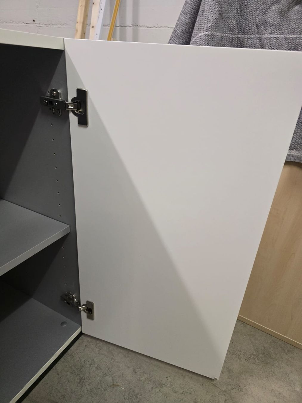 Cassettiere: Modernes Designer-Sideboard in Weiß & Grau – Usato da Trimbach venduto da pink_goofy_73 7