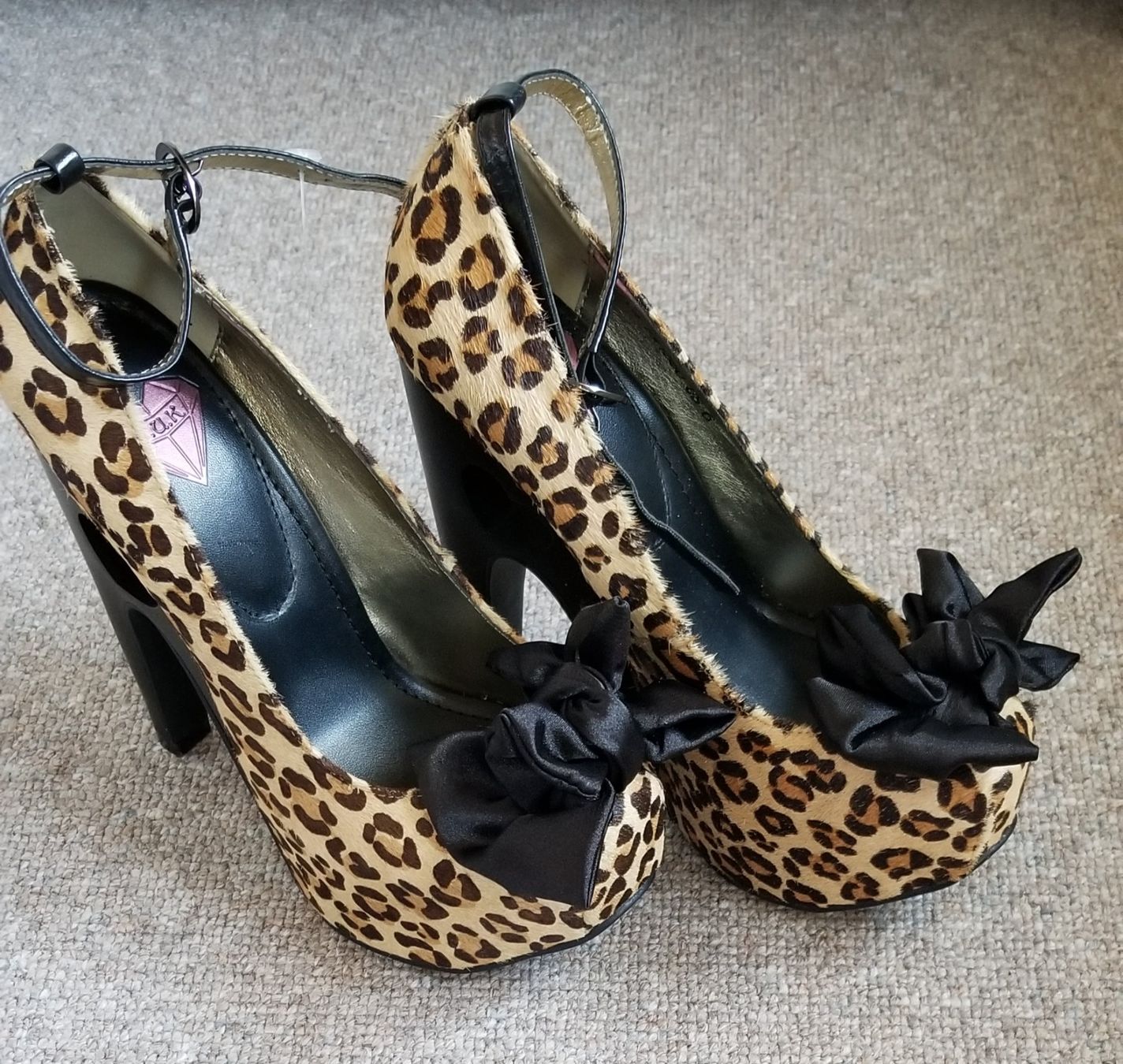 Scarpe da donna: Schuhe mit Absatz Leopardenmuster – Nuovo e nell'imballaggio originale da Vitznau venduto da Martineni