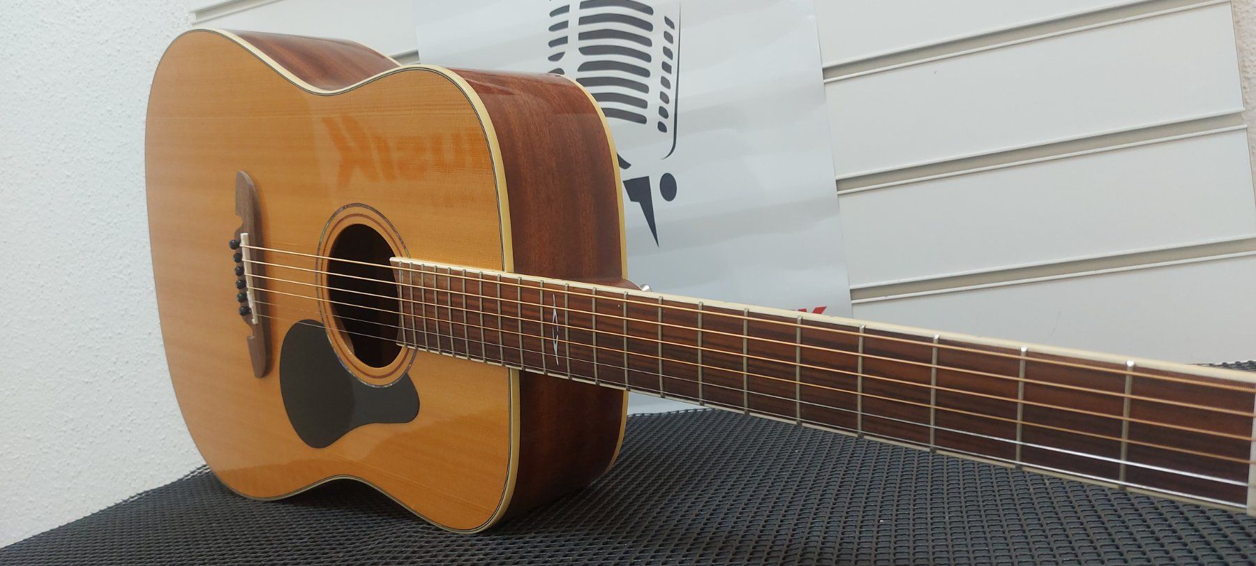 Strumenti musicali: Alvarez AD60 Solid Top Dreadnought Akustikgitarre, neuwertig – Nuovo (secondo la descrizione) da Glattbrugg venduto da Swissmusik 2
