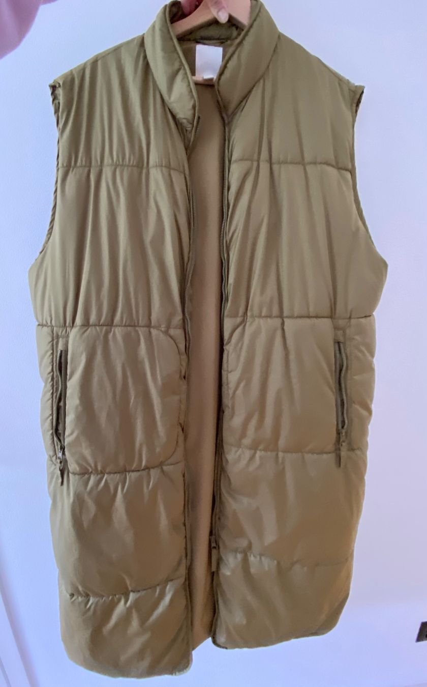 H&M Gilets & Westen: Langes, wattiertes Gilet – Gebraucht aus Brig von jch_rq8z 1