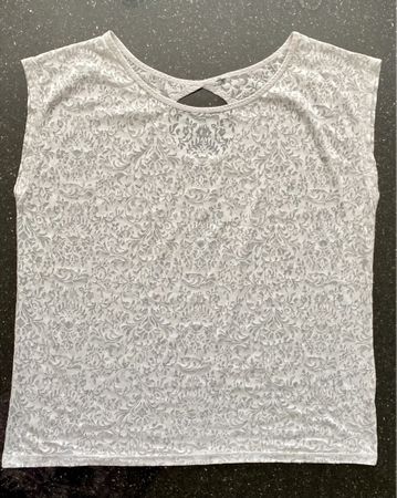 T-Shirt Gr. M mit sexy cut out am Rücken