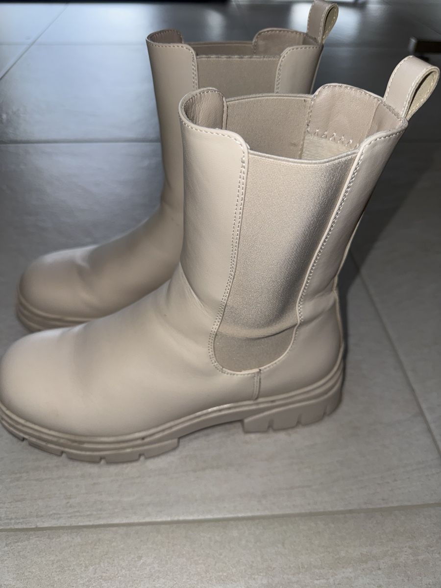 Scarpe da donna: Trendige Winterstiefeletten in Beige, Grösse 40 – Usato da Allschwil venduto da thankslove