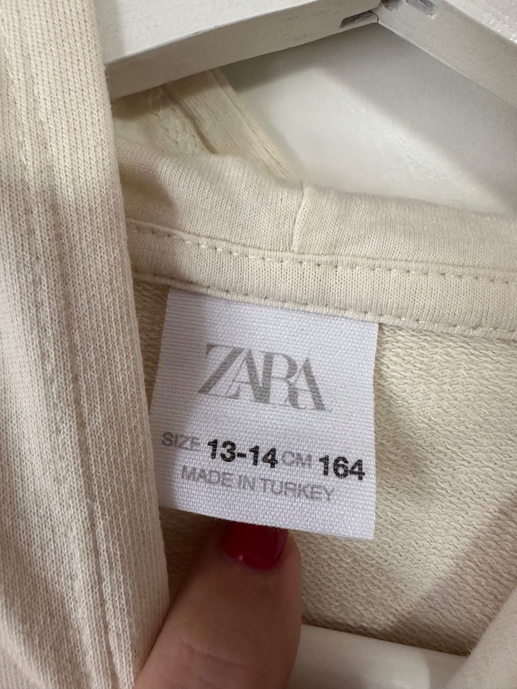 Zara Maglioni & Felpe: Zara Pullover mit Kapuze Grösse 164 cremefarben – Usato da Schaan venduto da Hermine2018 1