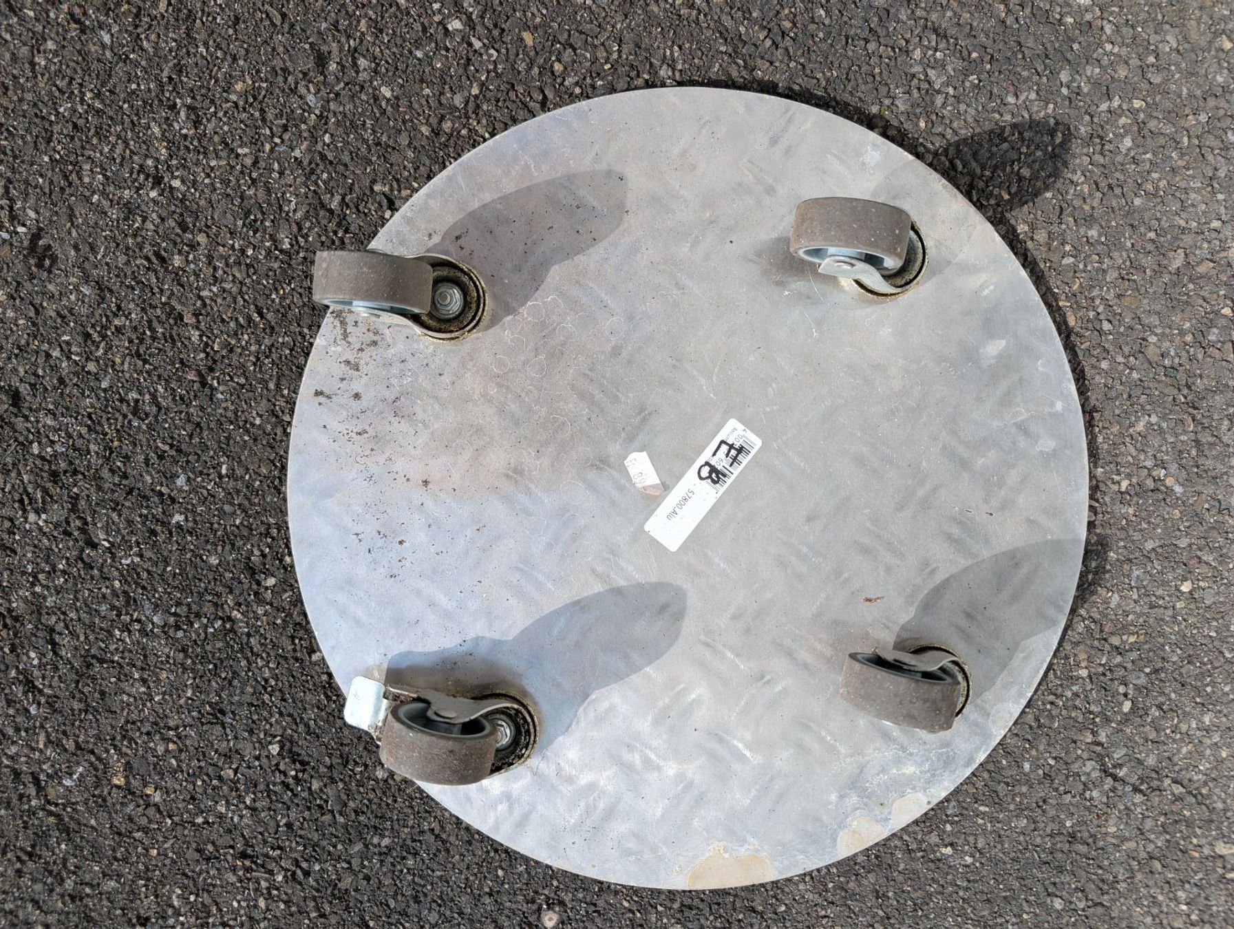Piatti di portata: Robustes Rundes Rollbrett, Alu-Riffelblech, Durchmesser 38cm – Usato da Zürich venduto da richardeigenmann 1