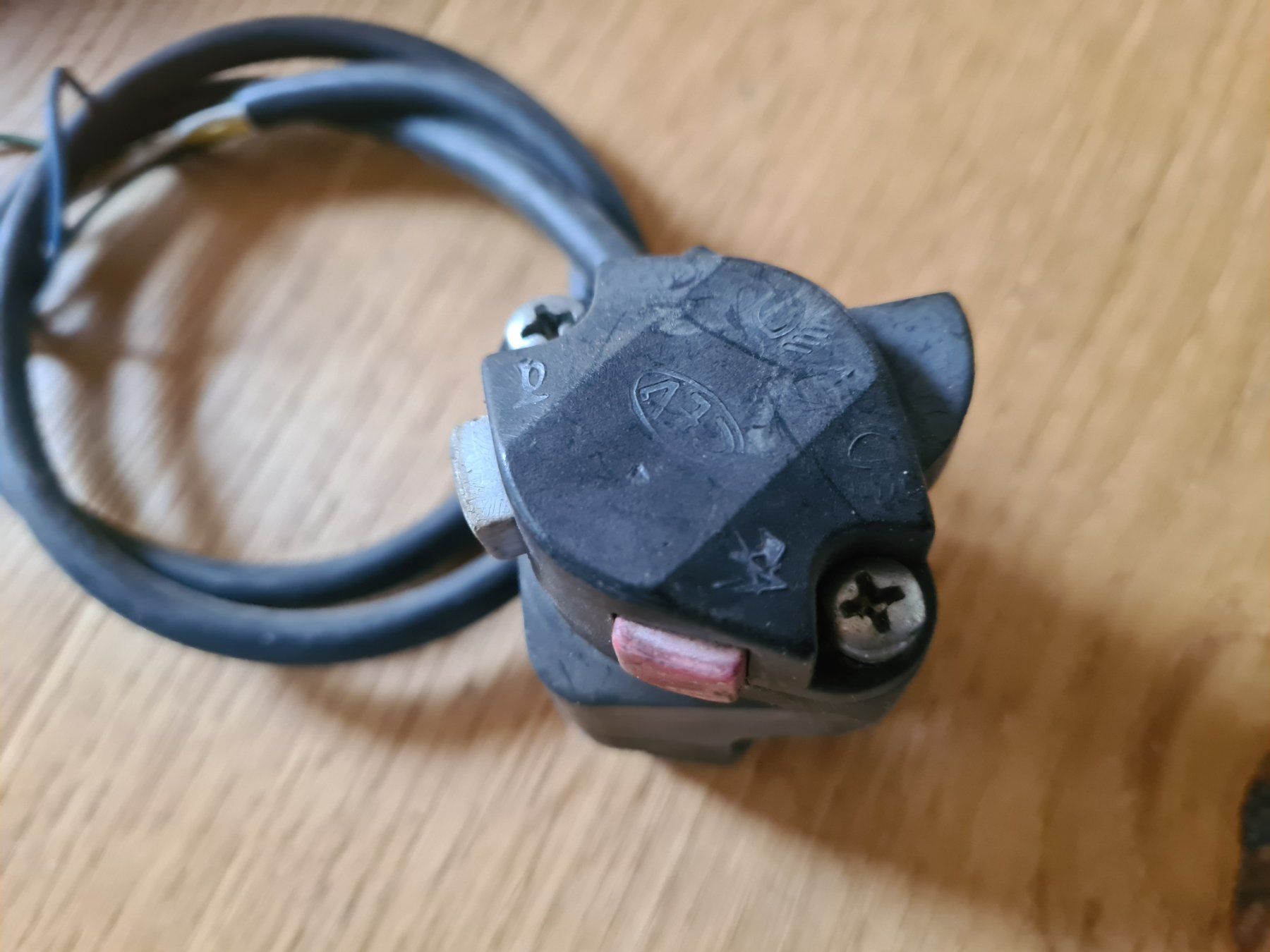 Pony Cyclomoteurs: Schalter CEV schwarz, zb. Pony – D'occasion à frümsen par Sailem
