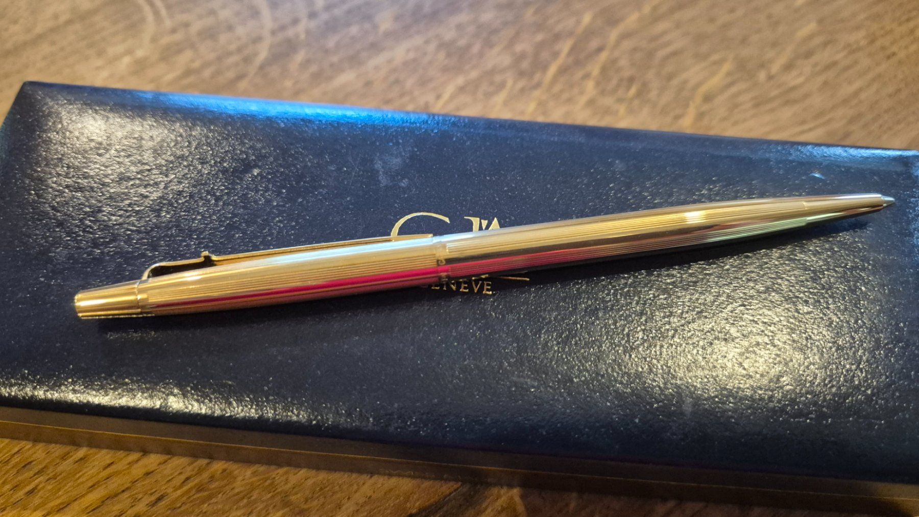 Caran D'Ache Stifte & Marker: stylo doré caran d'ache avec boîtier – Neu und originalverpackt aus Gingins von hellopascal 1