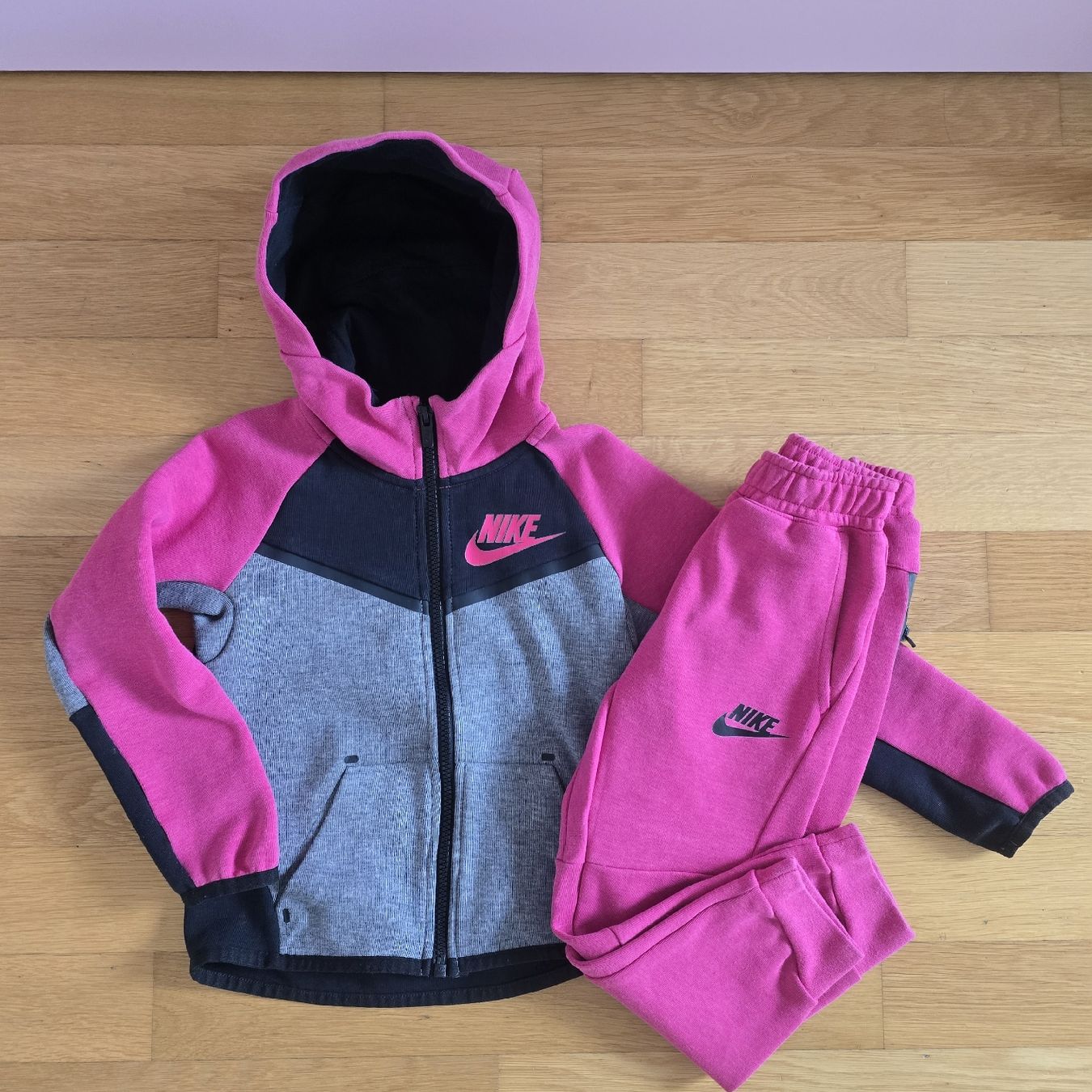 Lotti & Set di vestiti: Nike 104 – Usato da Zug venduto da zebbra192