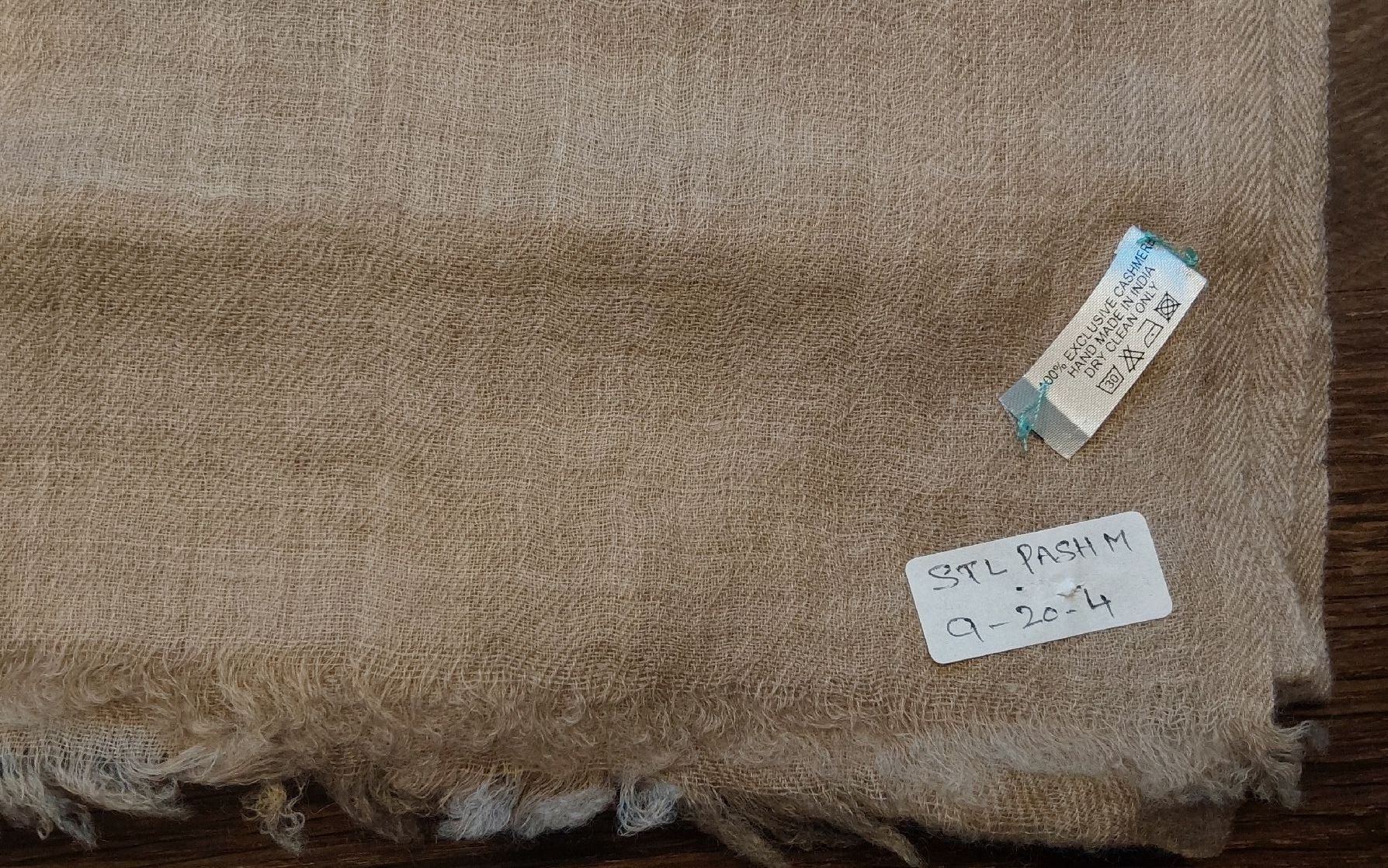 Foulard & Sciarpe: Schal Kaschmir beige neu – Nuovo e nell'imballaggio originale da Köniz venduto da scopello12
