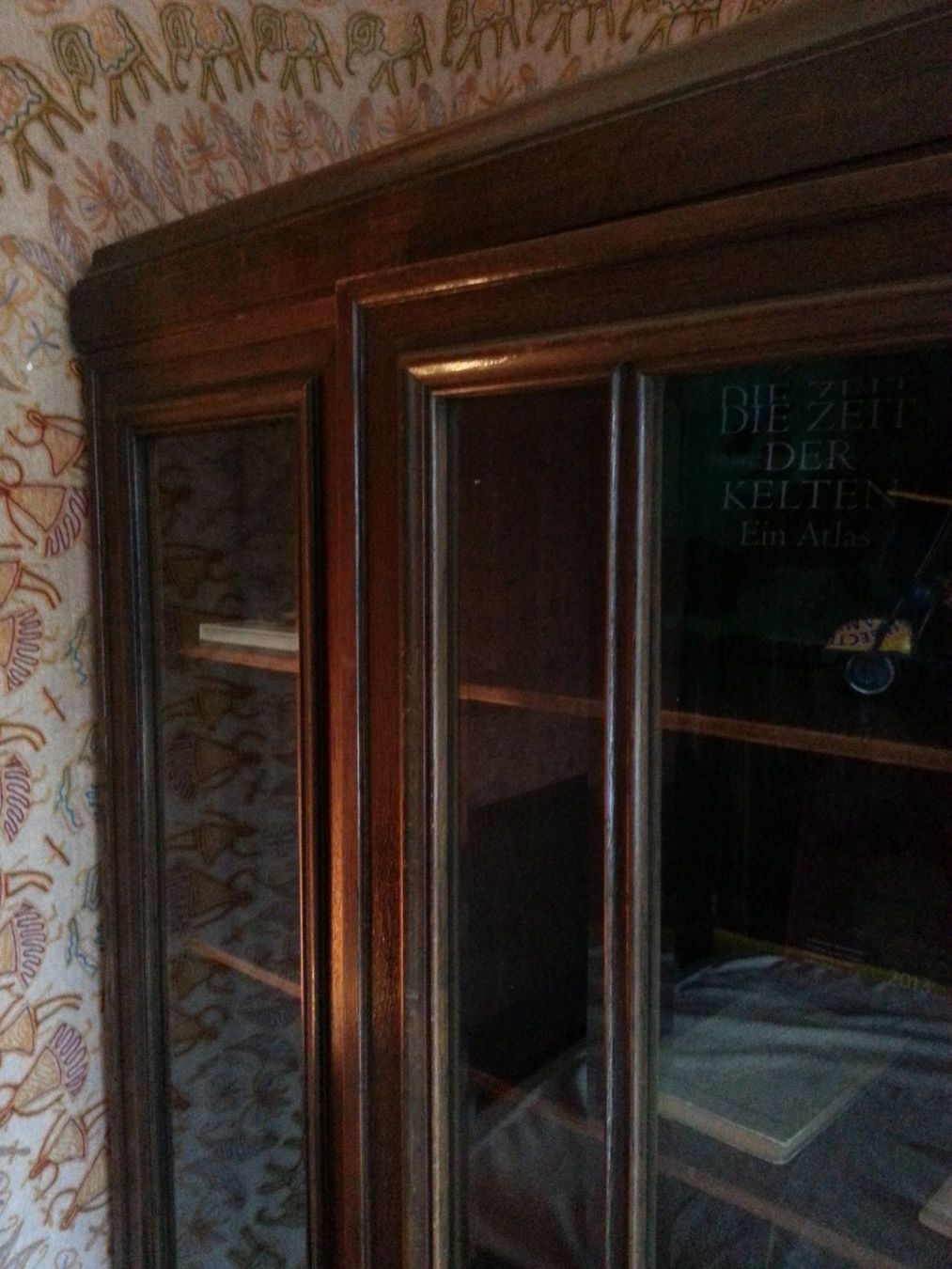 Holzartikel: Jugendstil Vitrine (1905), Eiche massiv – Gebraucht aus Zug von megawarenlager 2