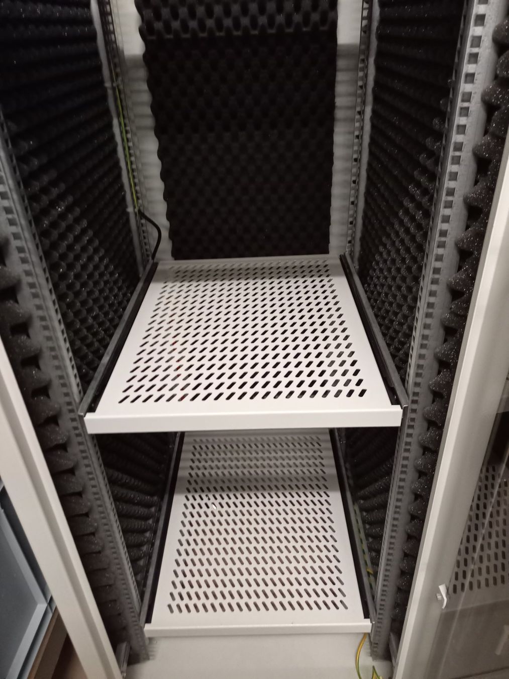 Racks & Cavalletti: RACK 19" 44HE PER STUDIO AUDIO-VIDEO, SERVER, INSONORIZZATO – Nuovo e nell'imballaggio originale da Porza venduto da alba55 4
