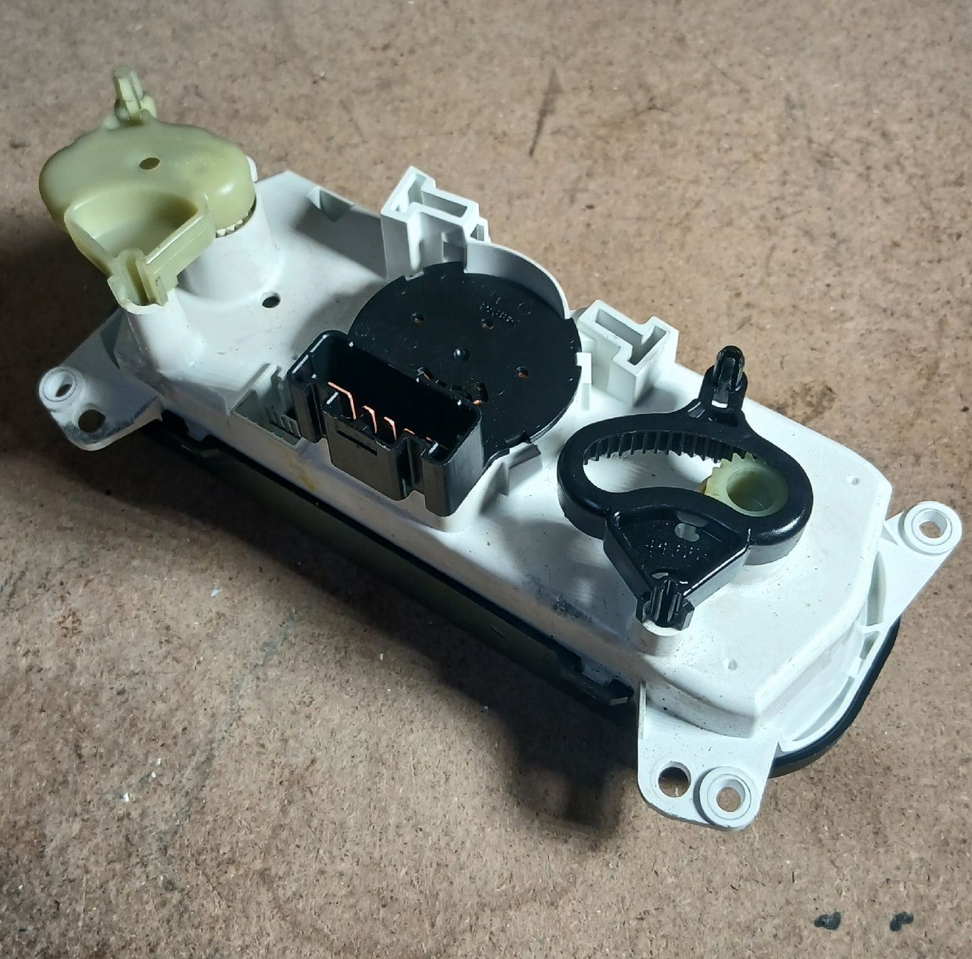 Dodge Tutti pezzi di ricambio auto: Commande de ventilation Dodge Caliber – Usato da la heutte venduto da Auto-stock 1