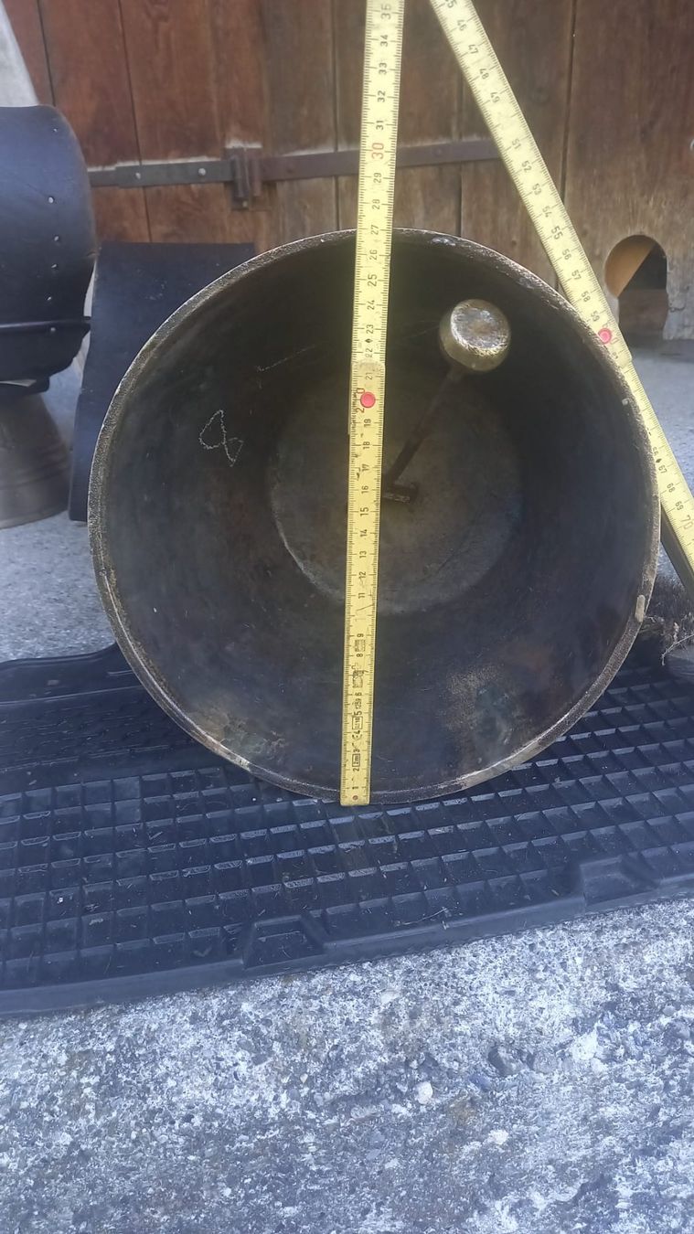 Glocken & Treicheln: Antike Glocke – Gebraucht aus Achseten von sma_659k 6