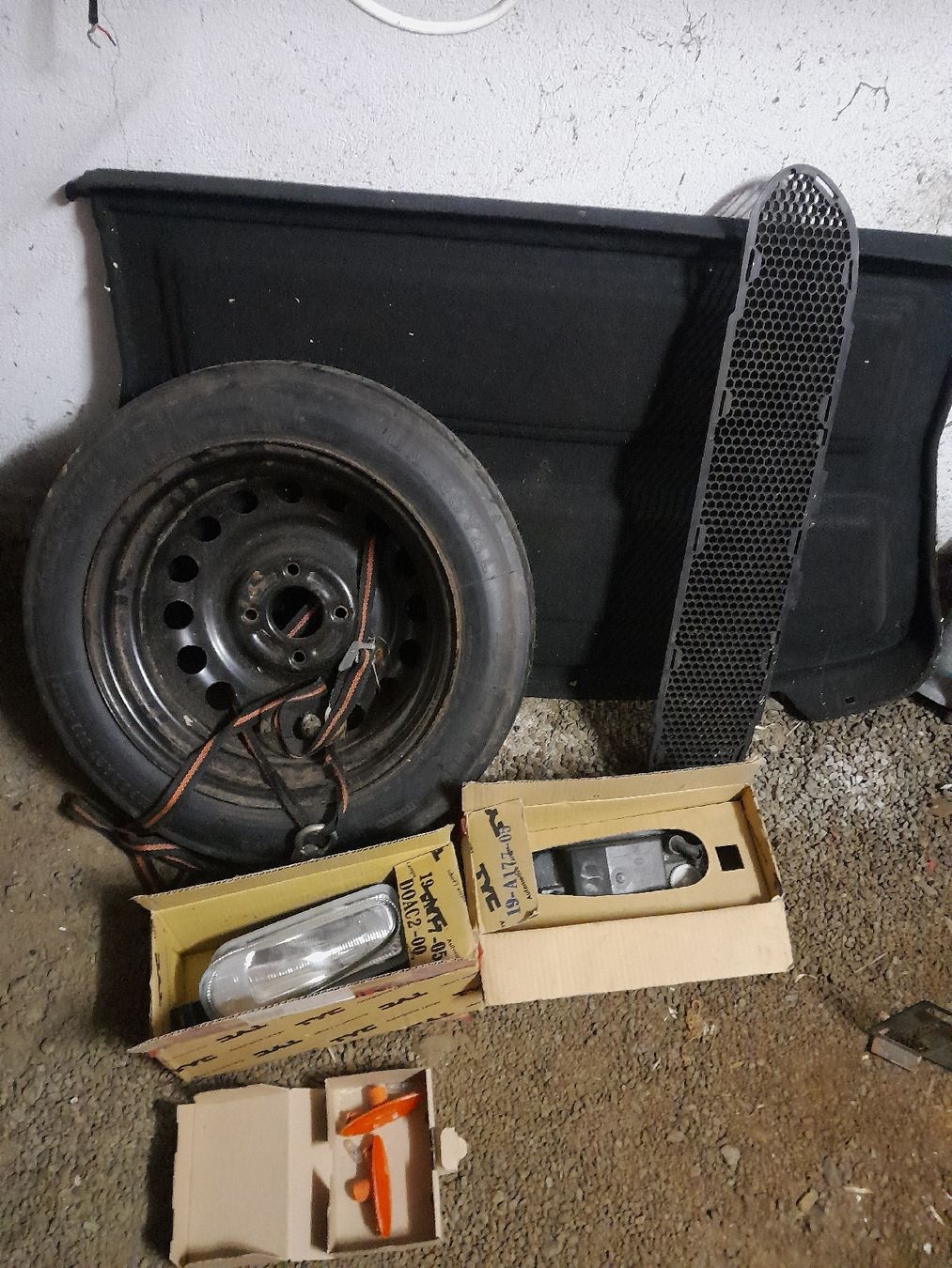Ford Tutti pezzi di ricambio auto: Ford Escort Mk7 teile – Usato da Studen SZ venduto da Mostelbock02