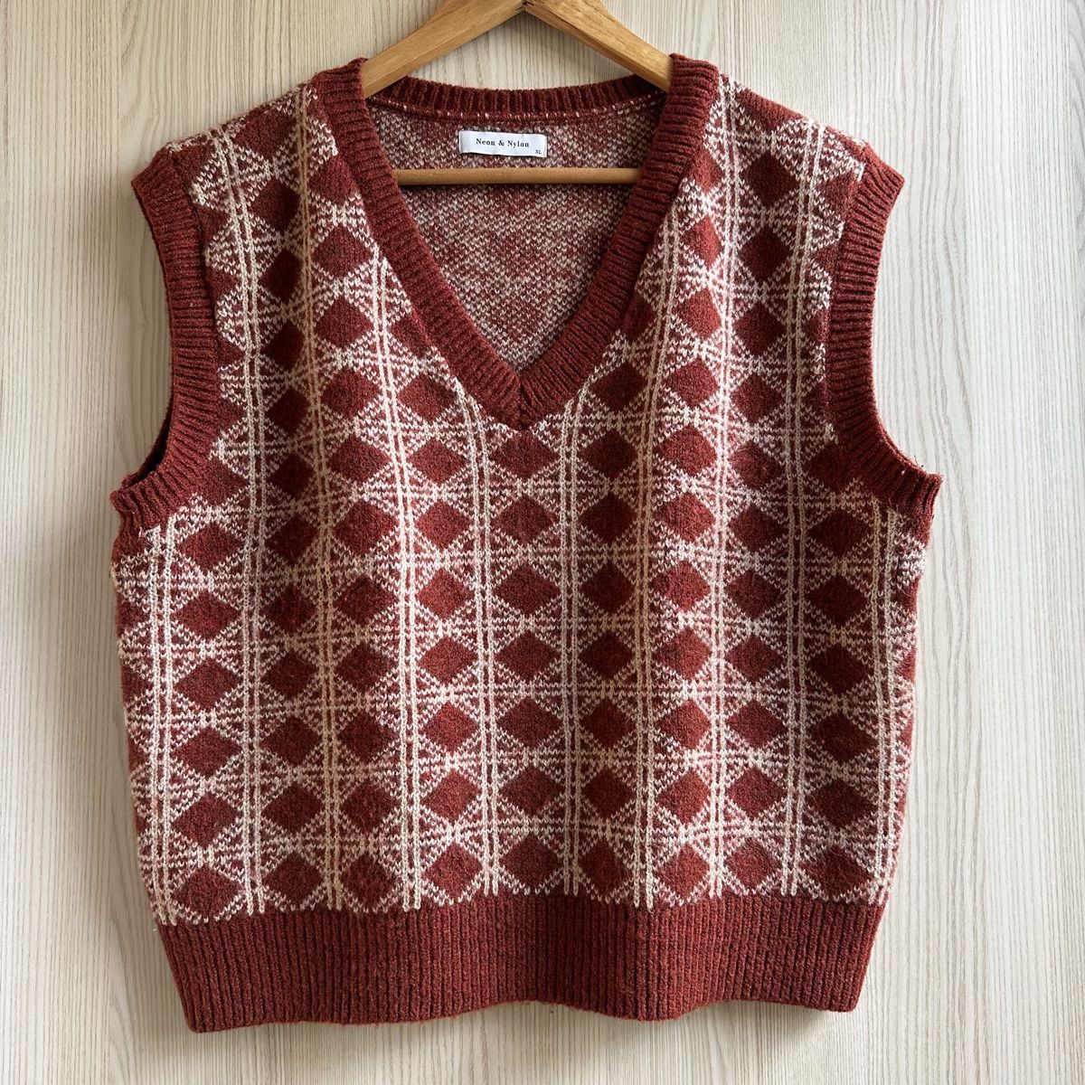 Pullover & Sweatshirts: Pullunder Neon & Nylon – Gebraucht aus Schönenwerd von palaceofwords