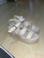 Sommer Sandalen Beige Gr. 40 mit Absatz zu verkaufen!