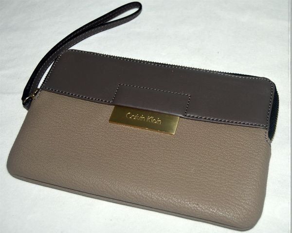 Calvin Klein Portafogli: Portefeuille  Calvin Klein- zippé – Usato da Collonges venduto da Auganien 3
