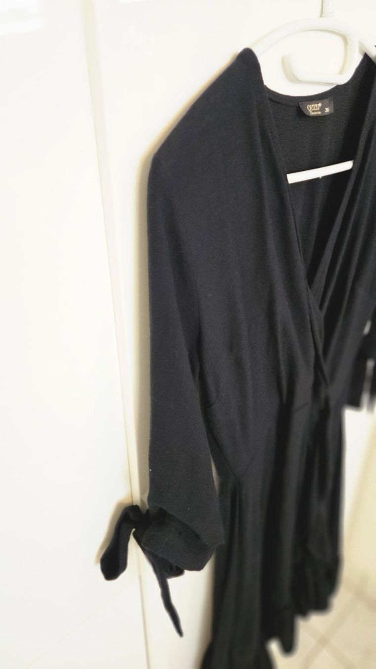 Vestiti: Schwarzes Carmen Kleid Gr. 36 mit Rüschen – Usato da Gossau ZH venduto da fashiontwo 2