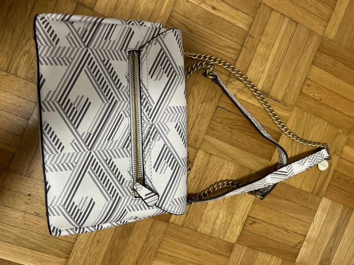 Guess Taschen für Damen: Guess Tasche – Gebraucht aus Moosseedorf von Slowwdown 1