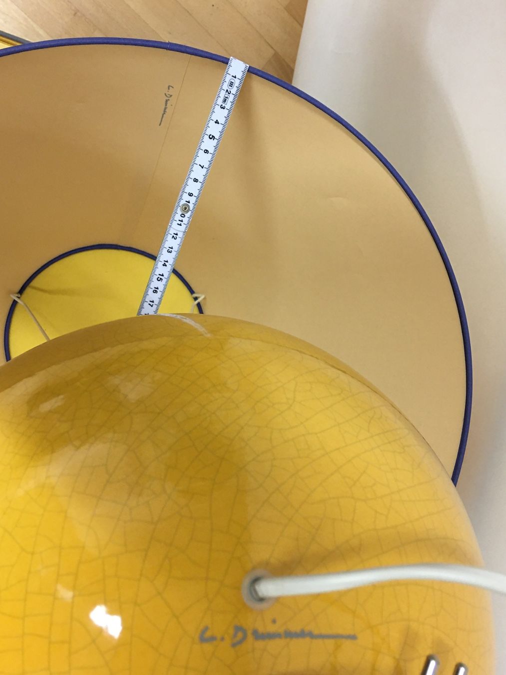 Lampen: Gelbe Lampe mit Tisch, Vintage Stil – Gebraucht aus Olten von ELHANDEL 9