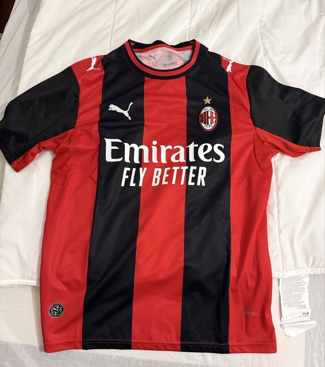 Maillots de corps & Pantalons: AC Milan Trikot – Neuf avec emballage d'origine à Biel/Bienne par Husseinsheikho