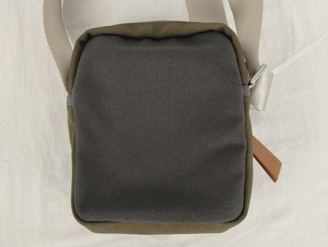 Tommy Hilfiger Taschen: TOMMY HILFIGER Umhängetasche – Gebraucht aus Schübelbach von Restwert_Schubelbach 4