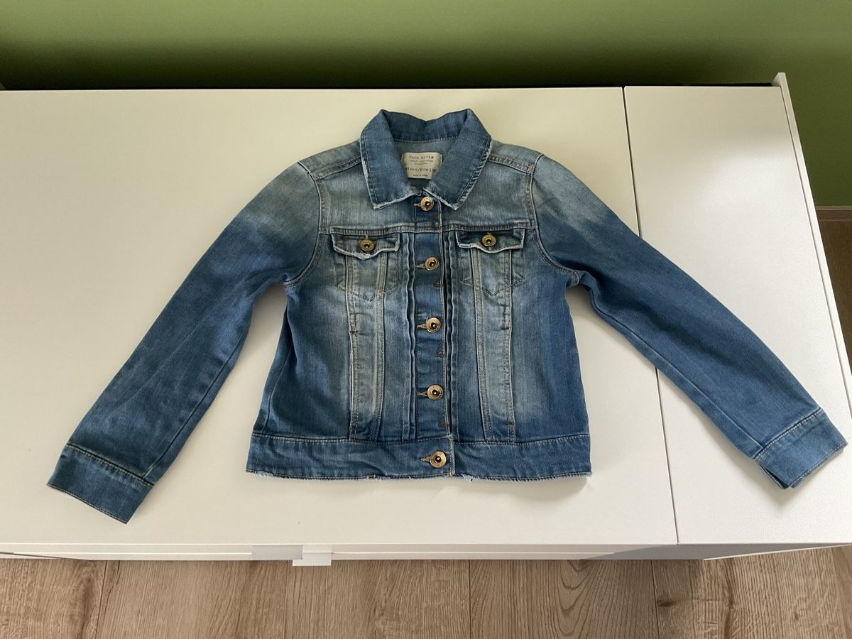 Zara Giacche & Cappotti: Jeans Jacke Mädchen Gr. 122/128 – Nuovo (secondo la descrizione) da Pfäffikon ZH venduto da Ben0707