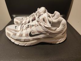 Nike P-6000 "Series" Damen/Herren Sneaker Gr. 42,5Weiss/Grau