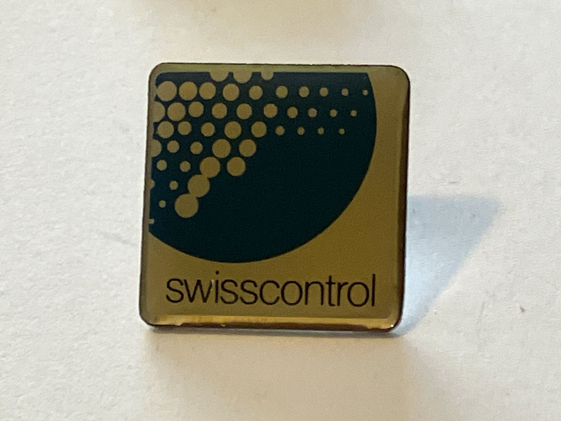 Placchette & Badge: 1 Pin Swisscontrol – Usato da Basel venduto da djwwpp