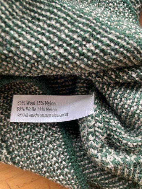 Maglioni & Felpe: Schnäppchen: warmer Pullover aus Wolle grün Grösse S – Nuovo e nell'imballaggio originale da Bern venduto da Delirious 3