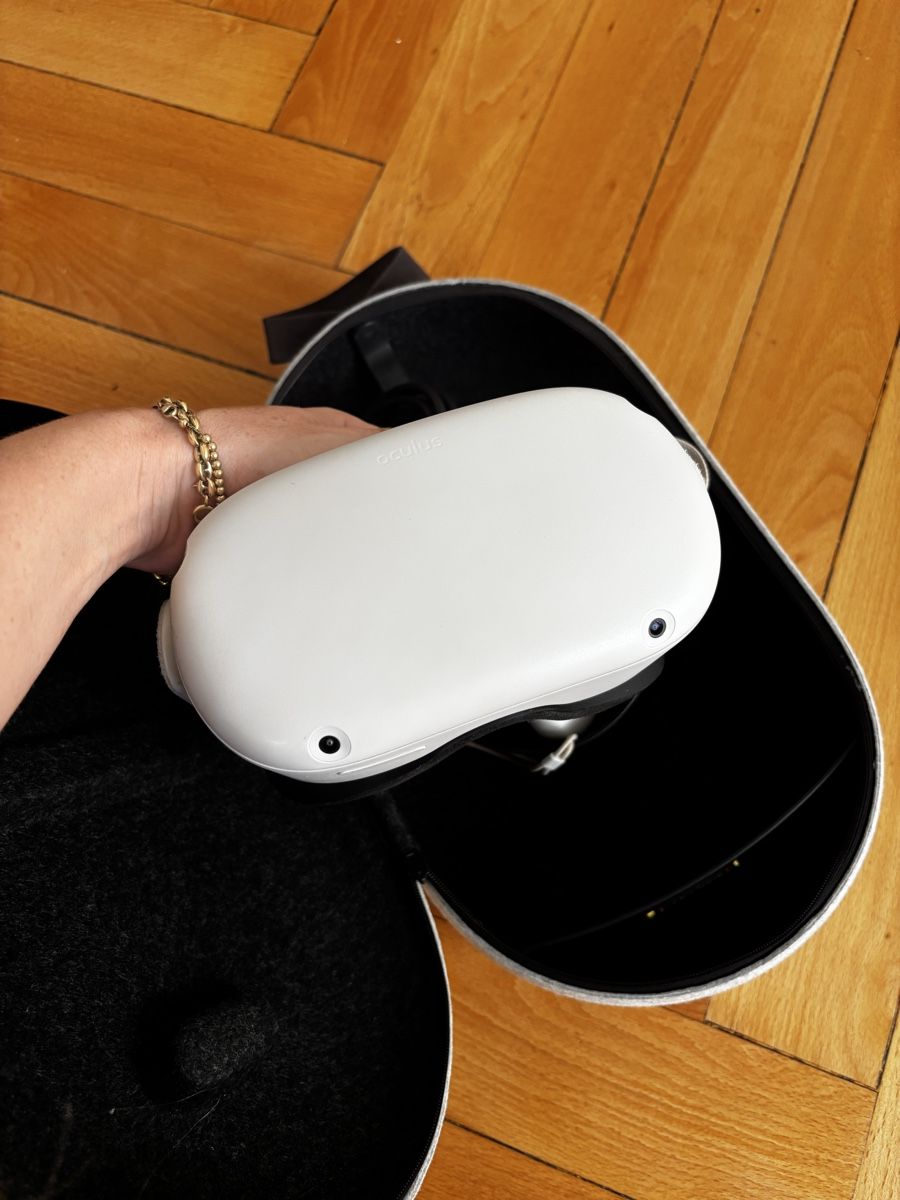 Meta Casco VR: Meta Quest 2 VR und Case – Usato da Zürich venduto da kleinervogel 5