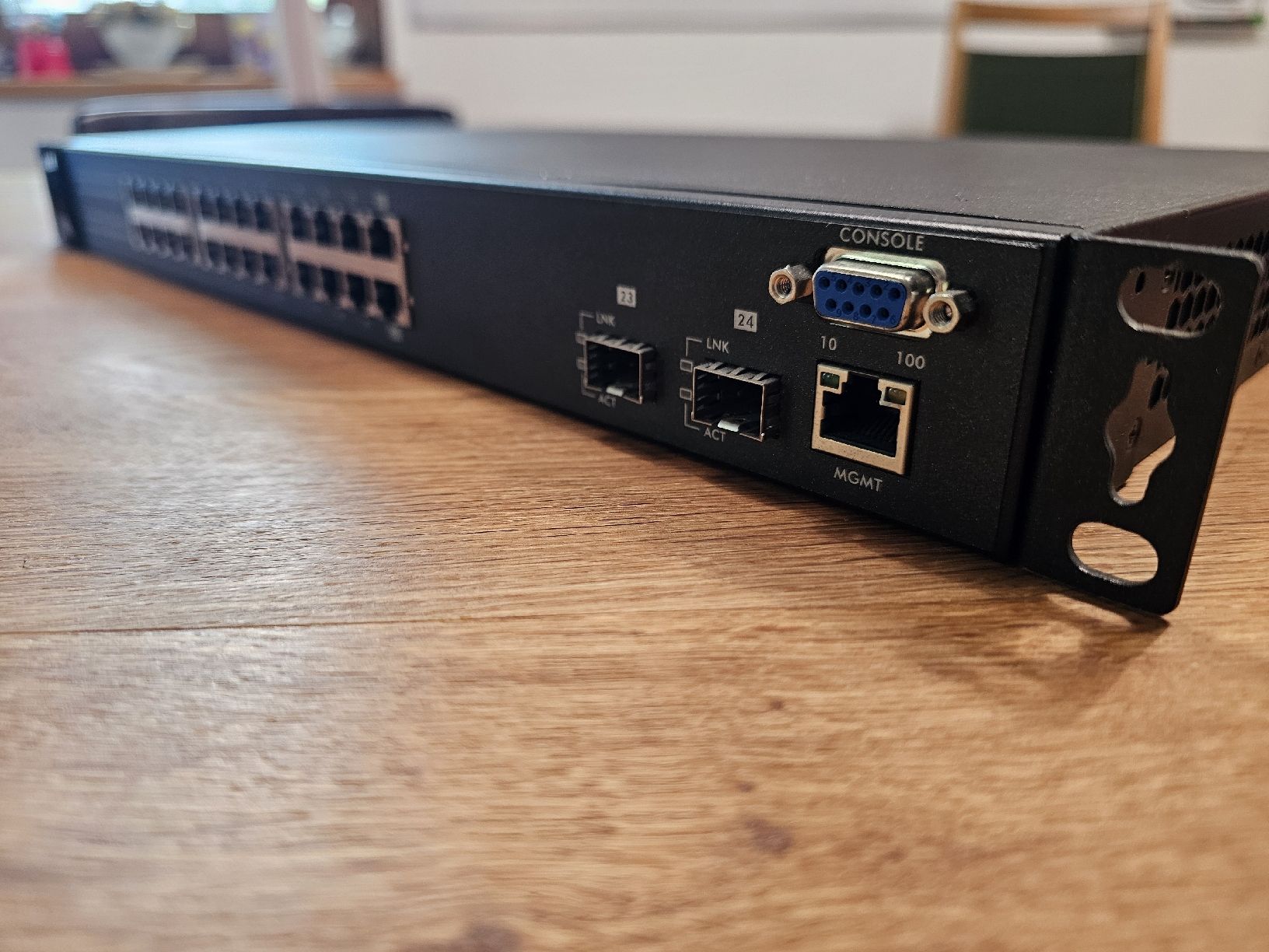 Zyxel Hubs & Switches: ZyXEL GS-2024 Switch 24 Port – Gebraucht aus Neuhausen von alcopops91 1