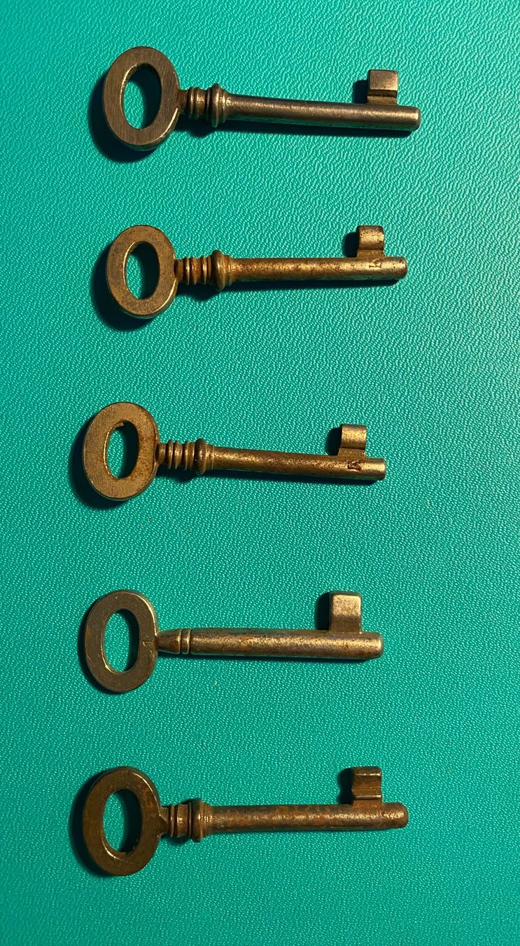 Schlüssel: 5 alte Schlüssel – Gebraucht aus Schnottwil von Chasarmar 1