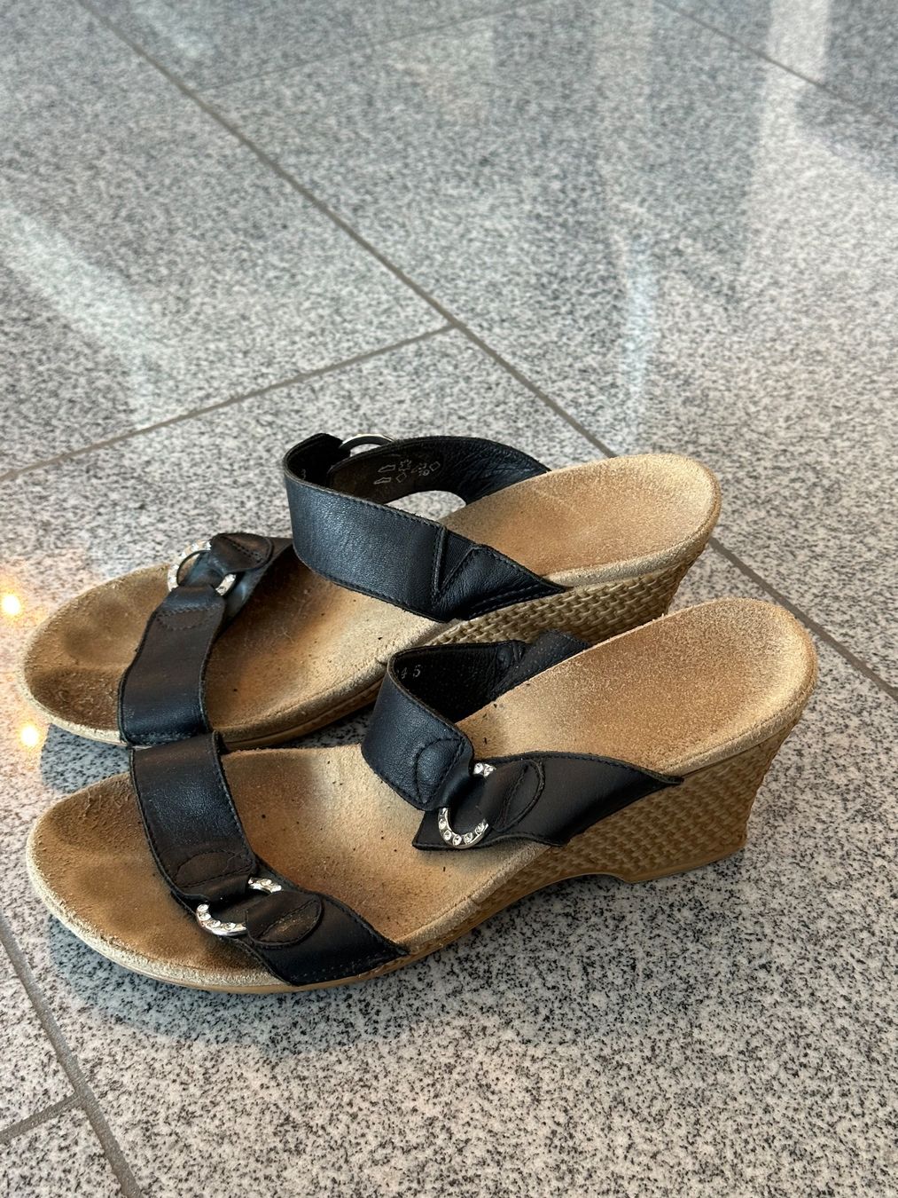 Rieker Damenschuhe: Rieker Sandalen gebraucht - Grösse 39 – Gebraucht aus Pfäffikon SZ von ansyyy 1