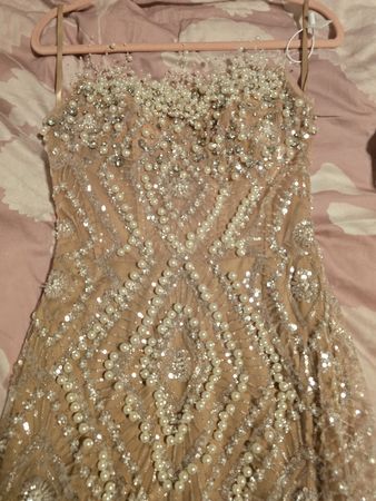 Traumhaftes, perlenbesetztes Abendkleid - Grösse XS