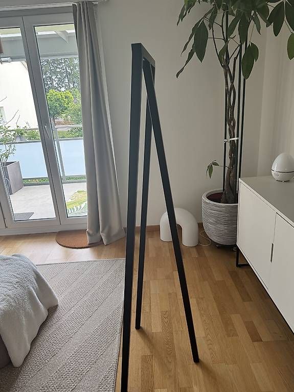 Hay Guardaroba: HAY Loop Stand Garderobe - Schwarz (klein) – Usato da Wallisellen venduto da Ceno_ZH 1