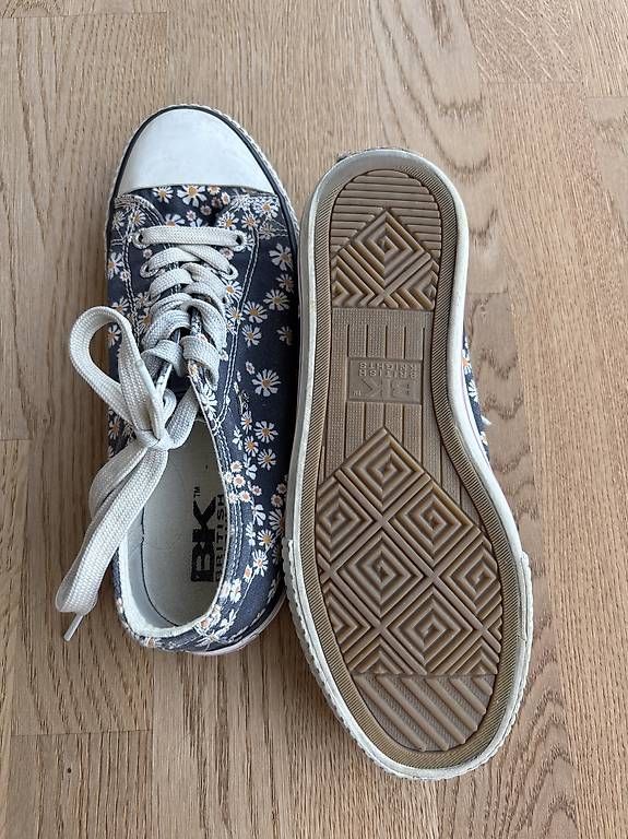 Schuhe für Mädchen: Stoffschuhe Blumen Gr.37 – Gebraucht aus Schüpfen von norge84 3