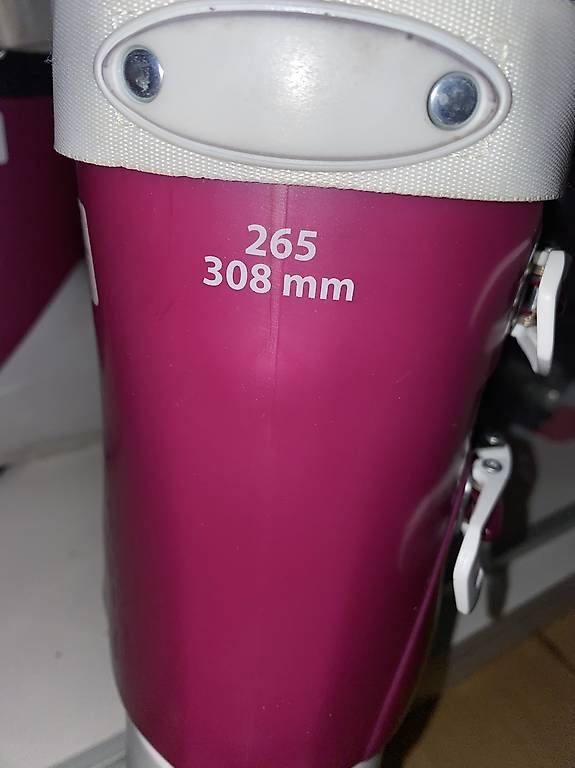 Scarpe da donna: Chaussures de ski excellent état  – Usato da Montreux venduto da hma_yvc9 1