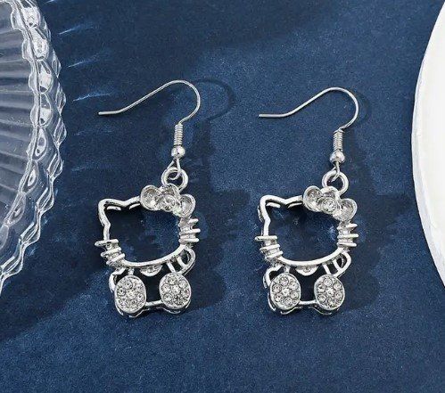 Orecchini pendenti & Orecchini a lobo: Hello Kitty: 1 paire boucles d'oreille – Nuovo e nell'imballaggio originale da Lutry venduto da kylab7
