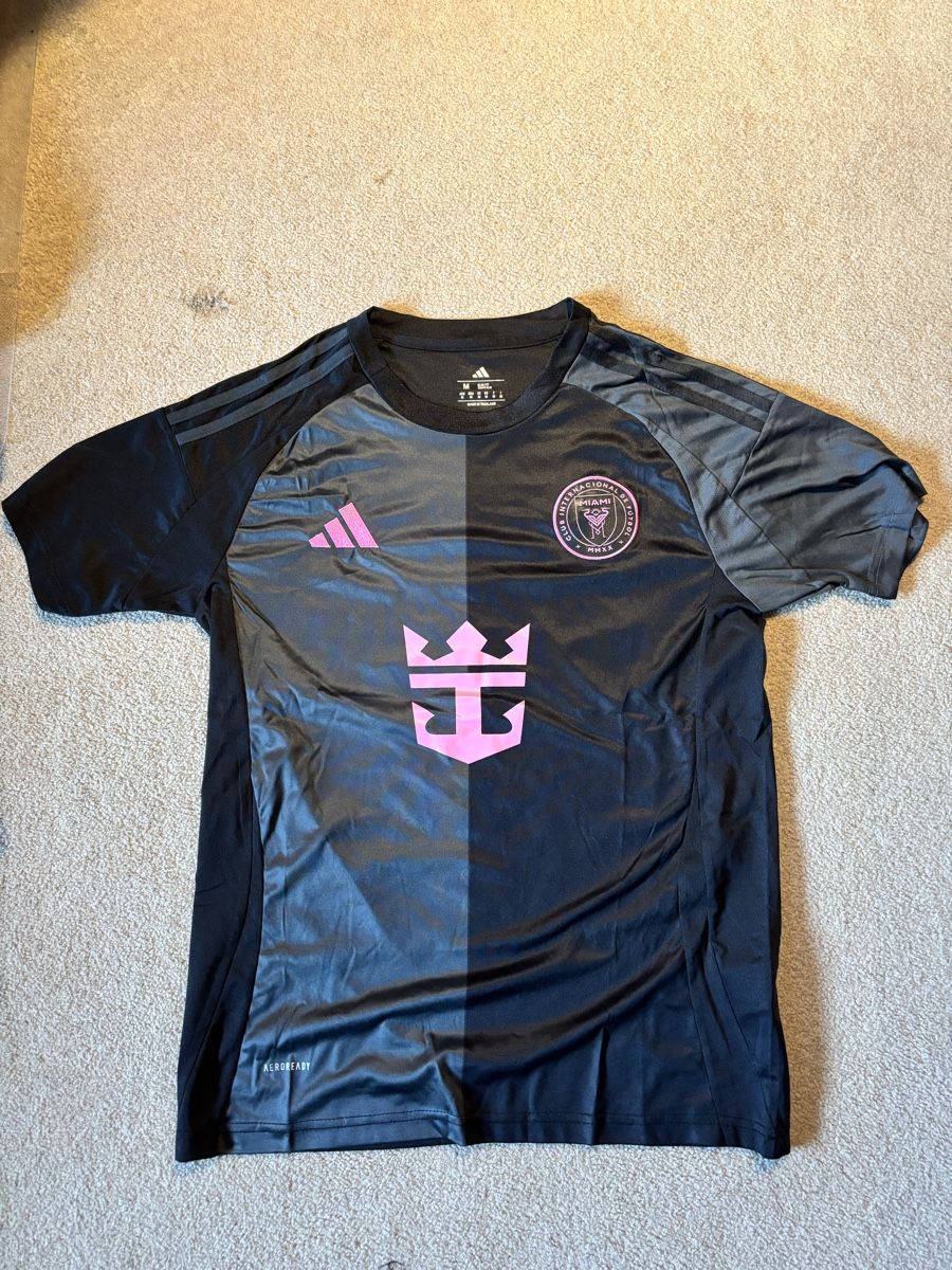 Adidas Scarpe, pantaloni & magliette da ginnastica: Inter Miami Trikot Saison 24/25 – Usato da Davos Wolfgang venduto da Nitastiffi