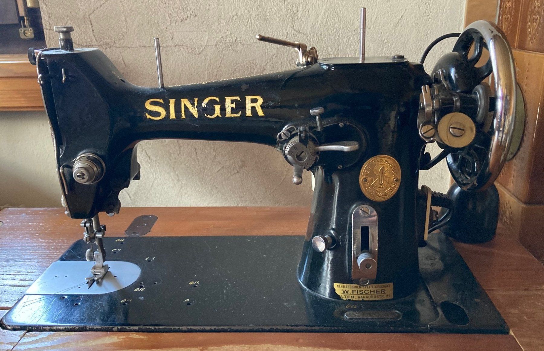 Singer Macchine da cucire: Antike Singer Nähmaschine – Usato da Bubendorf venduto da bebobu