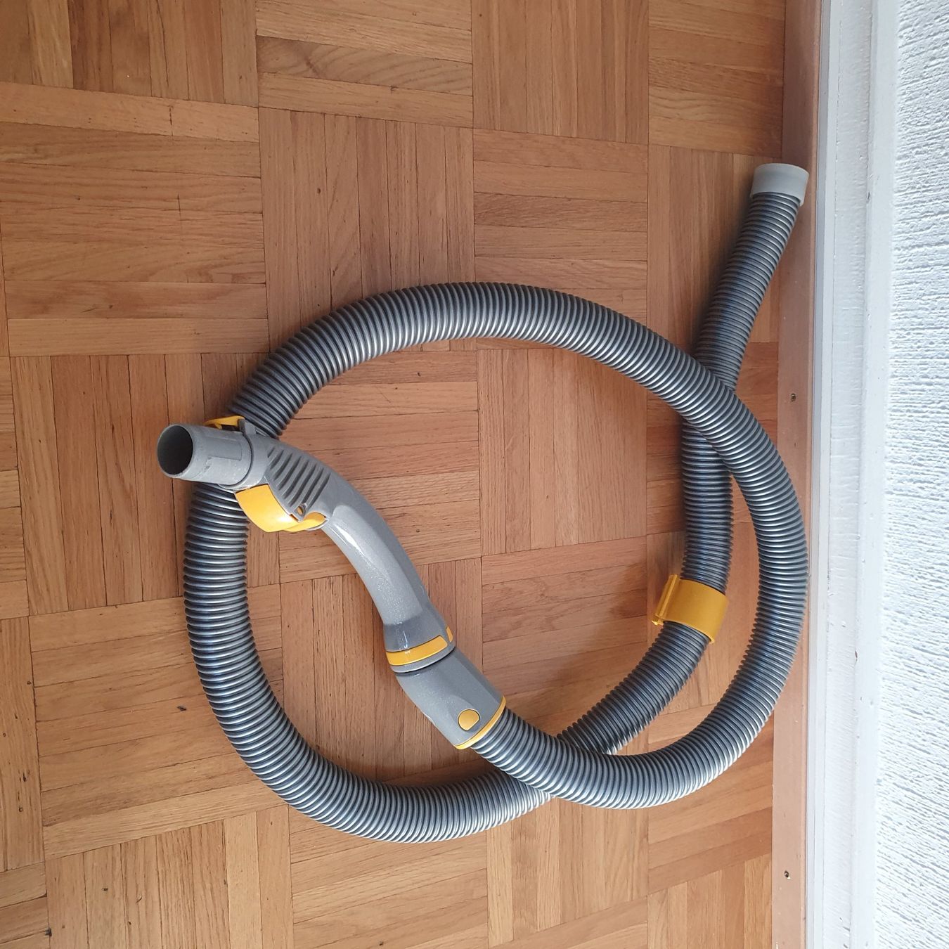 Dyson Aspirapolveri & Accessori: Tuyau pour dyson DC05 – Usato da Prilly venduto da RoDyRe