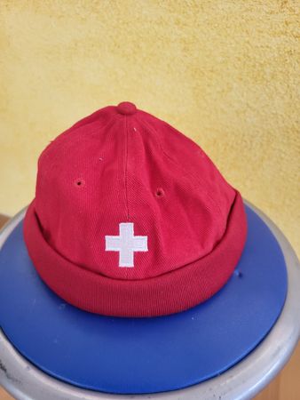 Kappe Rot mit Schweizerkreuz  neu