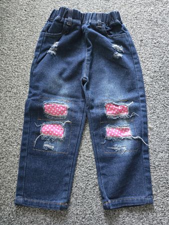 Jeans im Destroyed Look, Grösse c.a  104-110