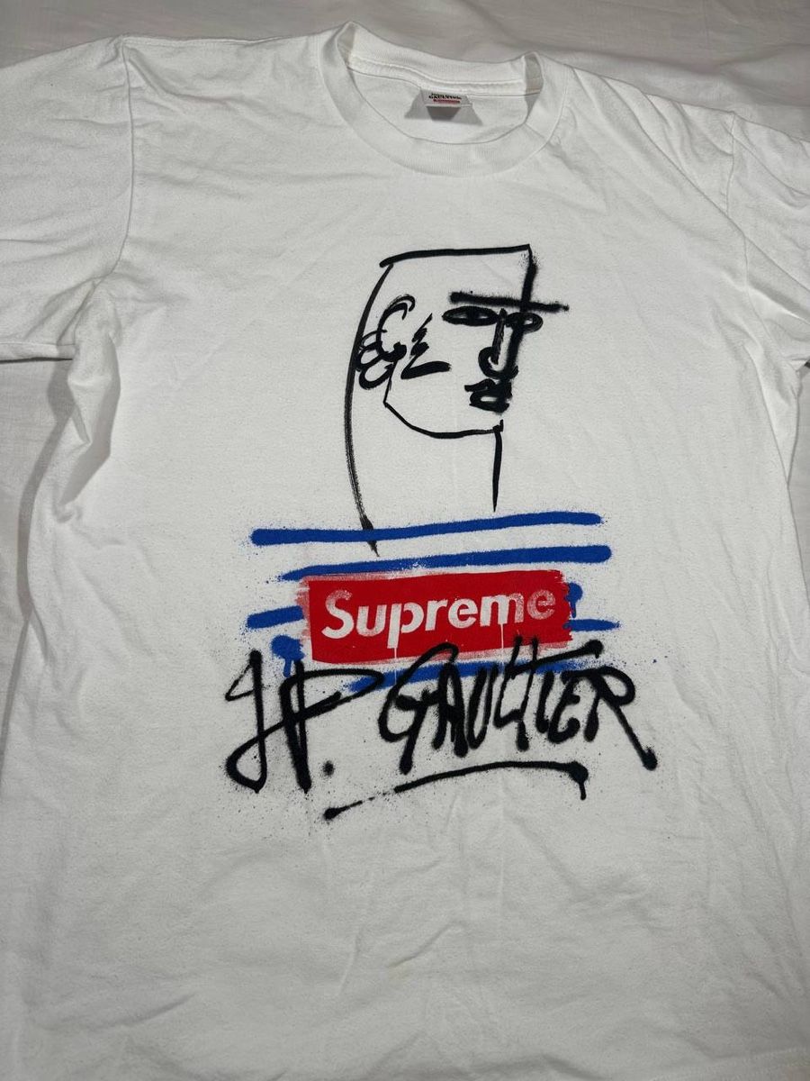Supreme T-shirts: Supreme T-shirt  – D'occasion à Pfäffikon ZH par Nataliia. 1