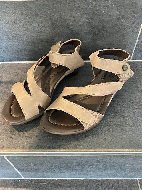 Think Damenschuhe: Sandale der Marke Think, Grösse 38, Olive – Neu (gemäss Beschreibung) aus Märwil von Yvonne034