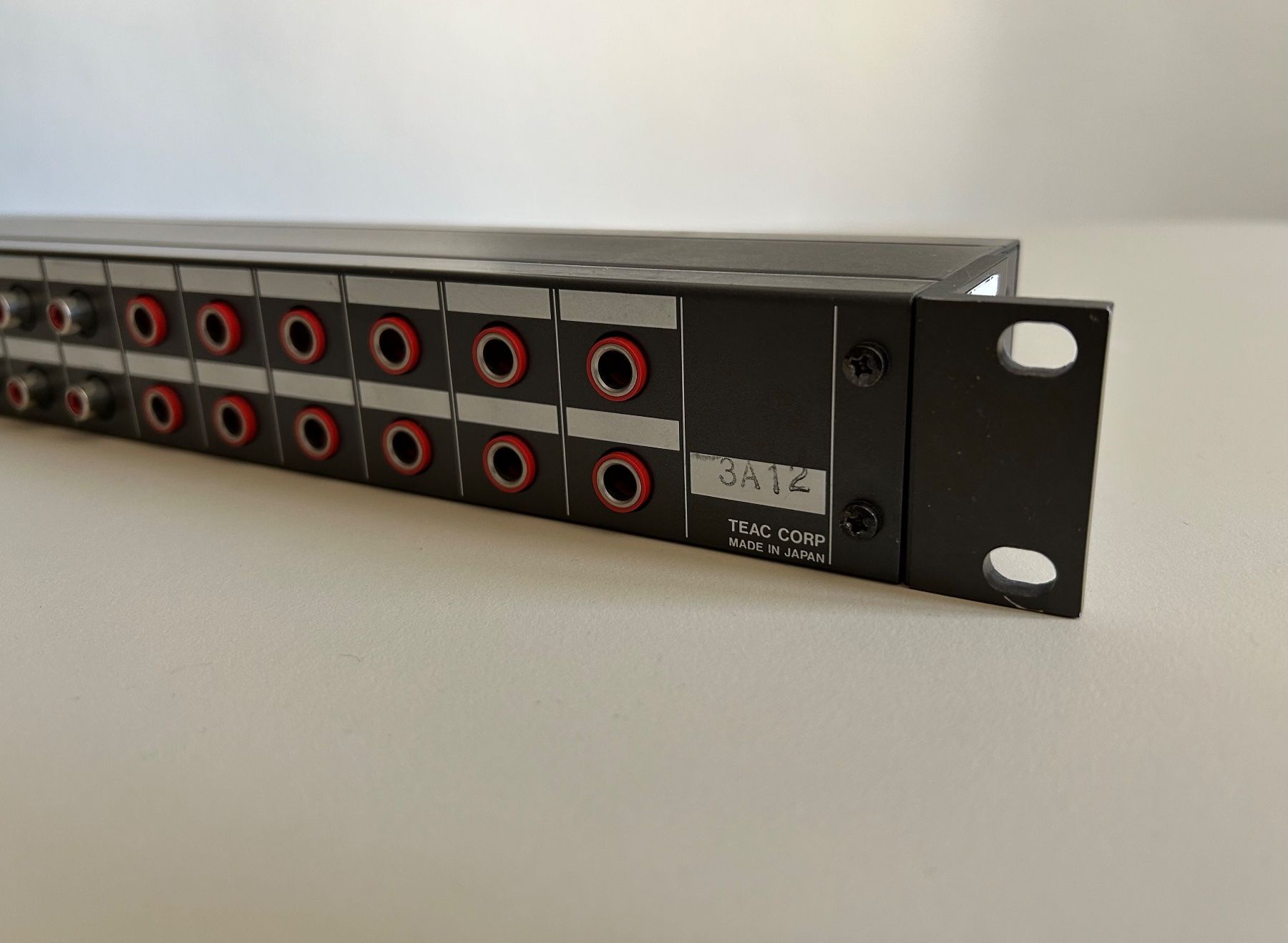 Componenti elettronici: Tascam PB-32W Patch Bay Rack 19 Zoll gebraucht – Usato da Zürich venduto da LuZ_8005 3