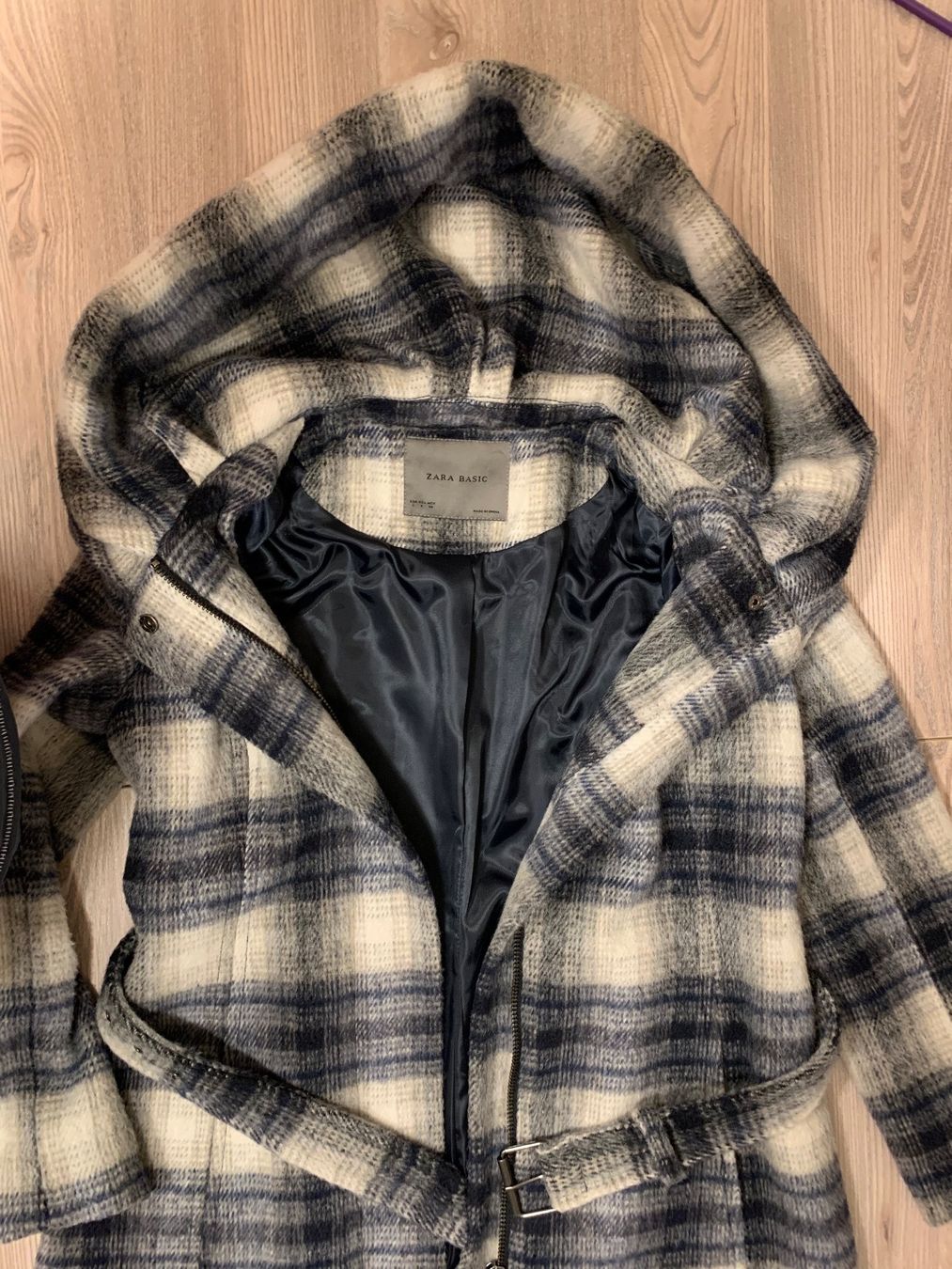 Zara Cappotti: Damen Mantel mit grosse Kapuze. – Usato da Huttwil venduto da Nedja0 2