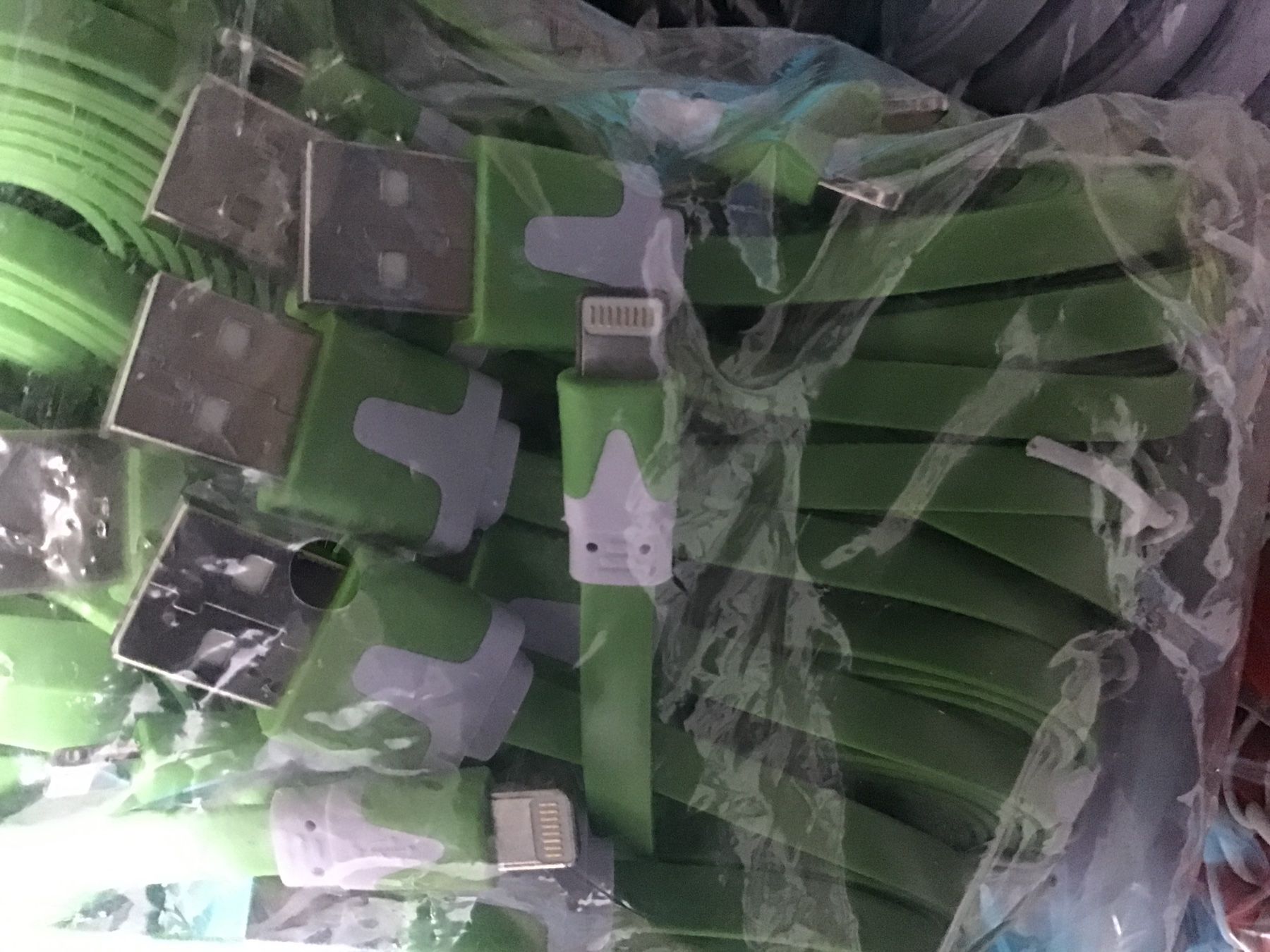 Cavi: 100 câbles neufs pour anciens iPad/iPhone – Nuovo e nell'imballaggio originale da Lausanne venduto da topthai 1