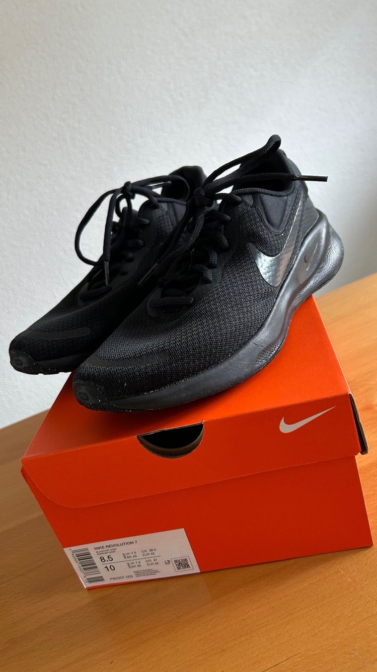 Nike Chaussures hommes: Nike Revolution 7 / Gr. 42 – D'occasion à Dotzigen par rapunzel03
